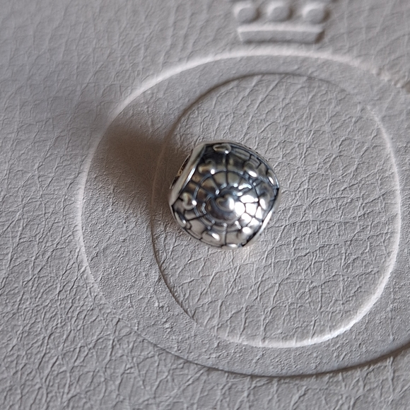 Pandora 2018 Club Charm with Diamond - Picture 7 of 11